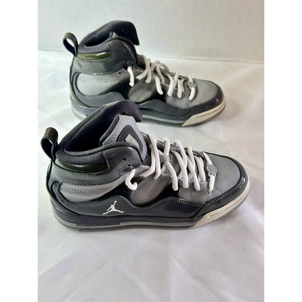 Youth Nike Air Jordan's Flight TR'97 Sneakers Shoes 428827-003 Size 4.5 Grey - Picture 3 of 7